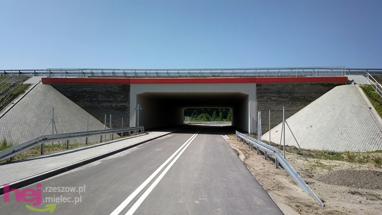 Niemal gotowy fragment autostrady A4 w okolicach Dębicy i Ropczyc