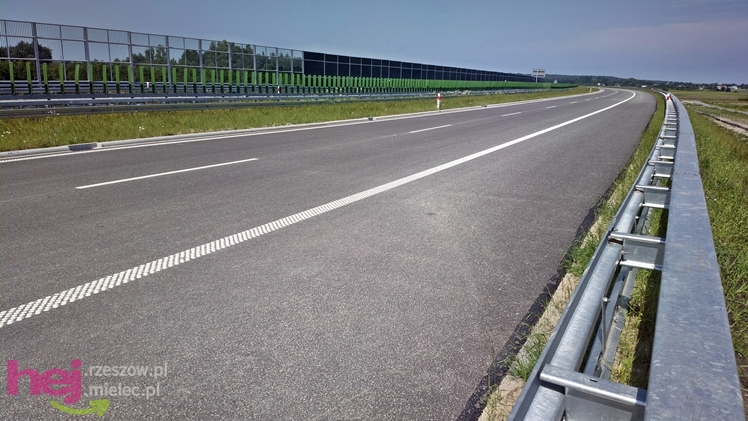 Niemal gotowy fragment autostrady A4 w okolicach Dębicy i Ropczyc