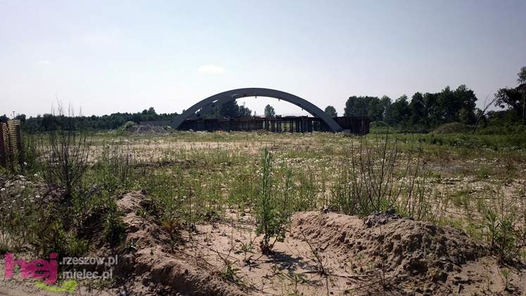 Niemal gotowy fragment autostrady A4 w okolicach Dębicy i Ropczyc