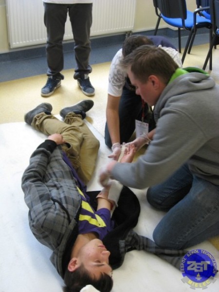 ZST najlepszy w Powiatowej Olimpiadzie Pierwszej Pomocy 2013