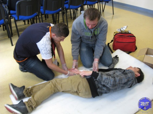 ZST najlepszy w Powiatowej Olimpiadzie Pierwszej Pomocy 2013