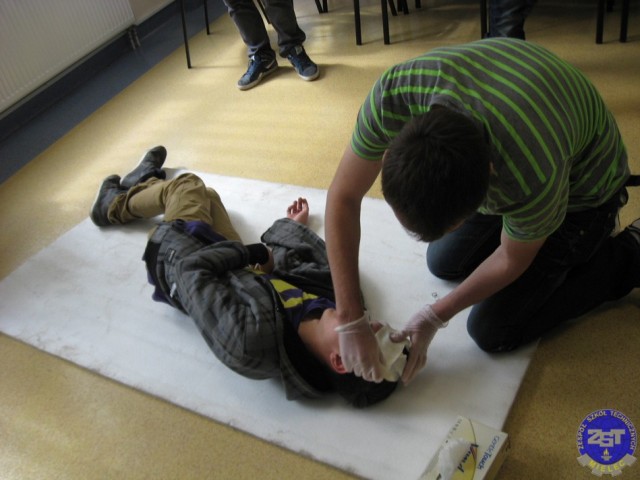 ZST najlepszy w Powiatowej Olimpiadzie Pierwszej Pomocy 2013