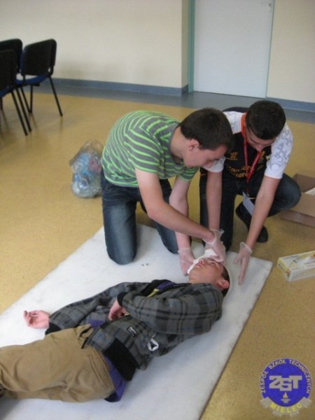 ZST najlepszy w Powiatowej Olimpiadzie Pierwszej Pomocy 2013