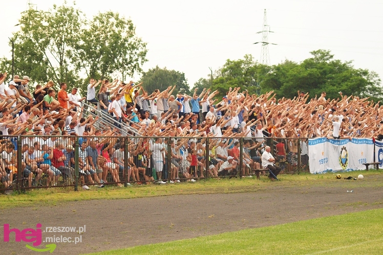 Awans STALI MIELEC DO DRUGIEJ LIGI PIŁKARSKIEJ - część 1 zdjęć
