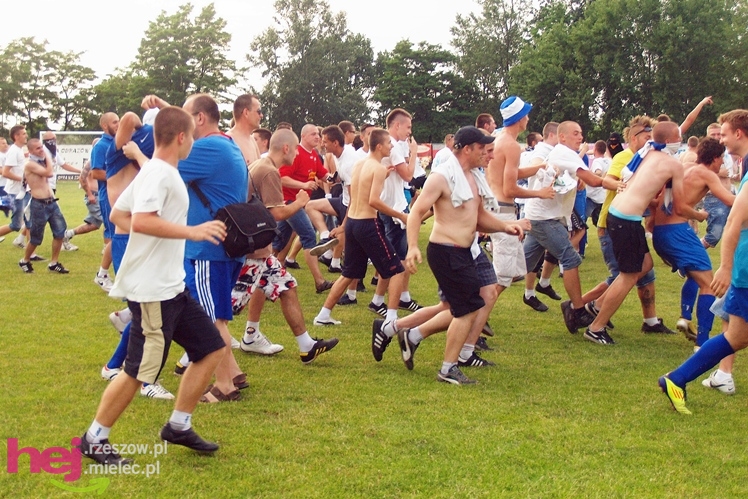 Awans STALI MIELEC DO DRUGIEJ LIGI PIŁKARSKIEJ - część 2 zdjęć