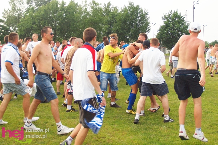 Awans STALI MIELEC DO DRUGIEJ LIGI PIŁKARSKIEJ - część 2 zdjęć