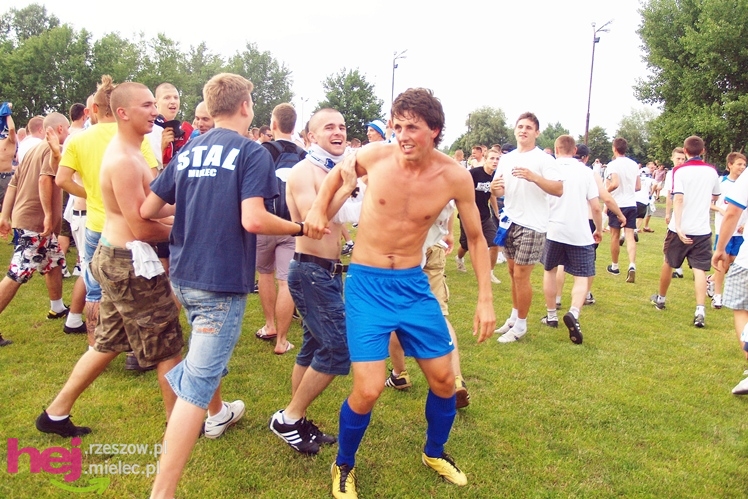 Awans STALI MIELEC DO DRUGIEJ LIGI PIŁKARSKIEJ - część 2 zdjęć