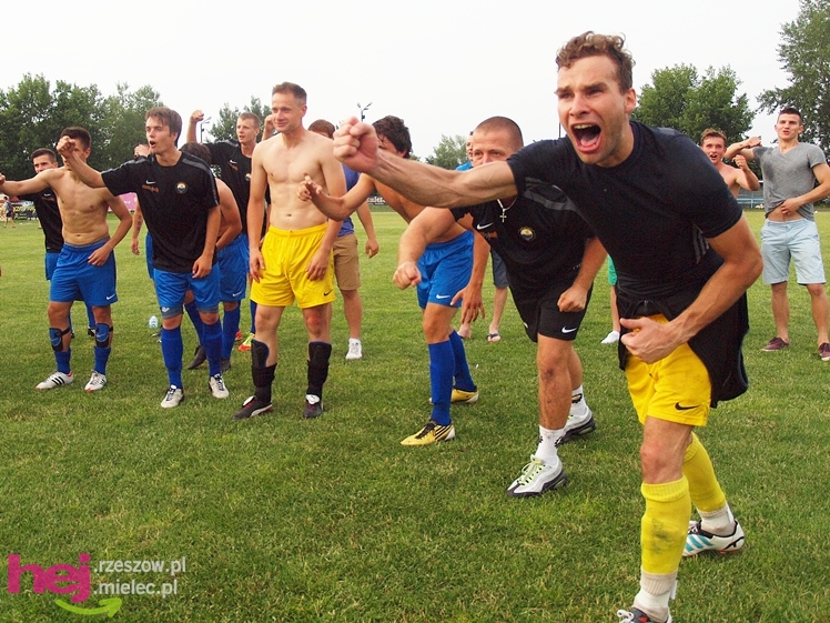 Awans STALI MIELEC DO DRUGIEJ LIGI PIŁKARSKIEJ - część 2 zdjęć