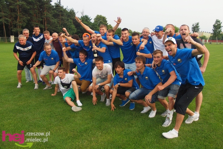 Awans STALI MIELEC DO DRUGIEJ LIGI PIŁKARSKIEJ - część 2 zdjęć