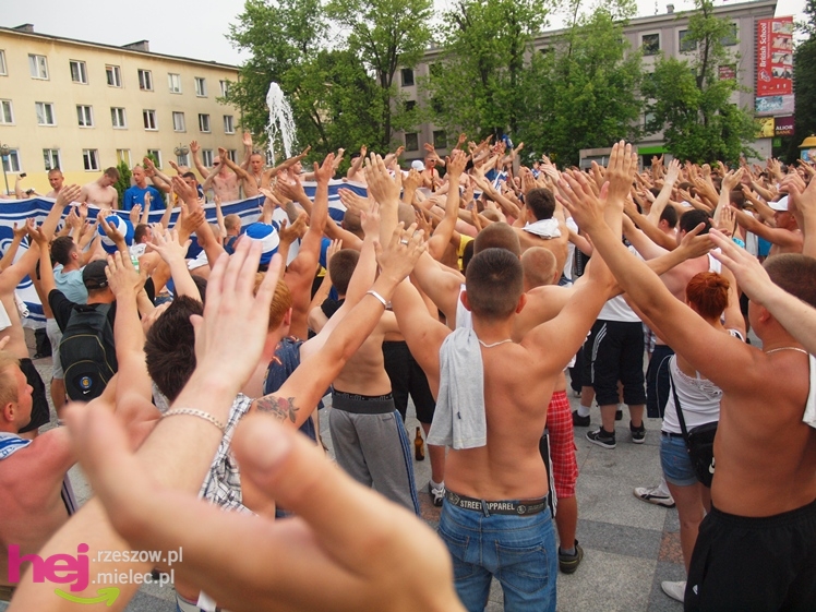 Awans STALI MIELEC DO DRUGIEJ LIGI PIŁKARSKIEJ - część 2 zdjęć