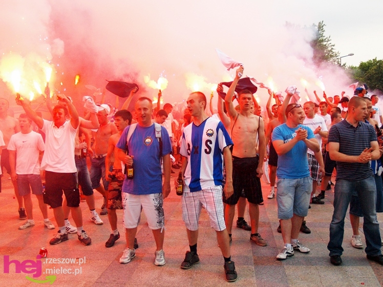 Awans STALI MIELEC DO DRUGIEJ LIGI PIŁKARSKIEJ - część 2 zdjęć