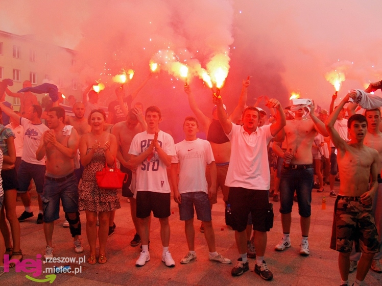 Awans STALI MIELEC DO DRUGIEJ LIGI PIŁKARSKIEJ - część 2 zdjęć