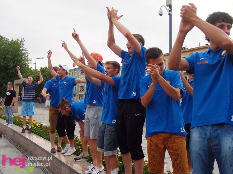 Awans STALI MIELEC DO DRUGIEJ LIGI PIŁKARSKIEJ - część 2 zdjęć