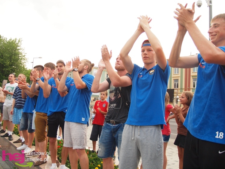 Awans STALI MIELEC DO DRUGIEJ LIGI PIŁKARSKIEJ - część 2 zdjęć