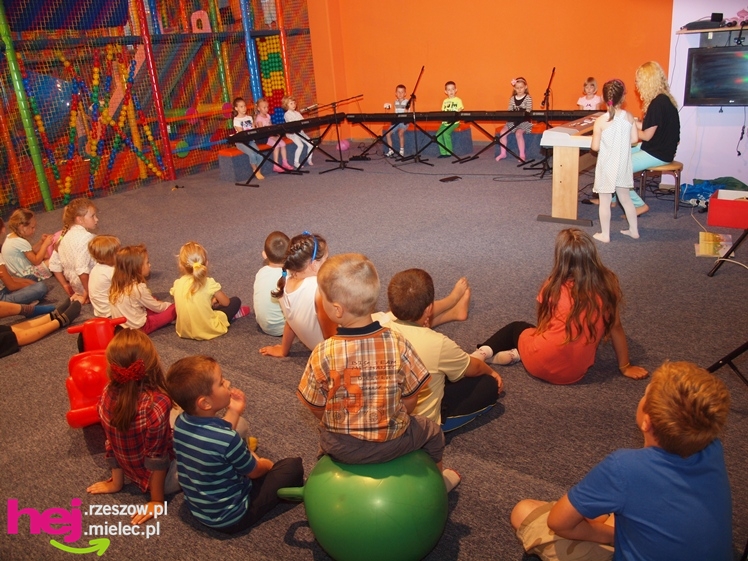 Przy Centrum Handlowym Smoczka witali lato i obchodzili Dzień Ojca [FOTO]