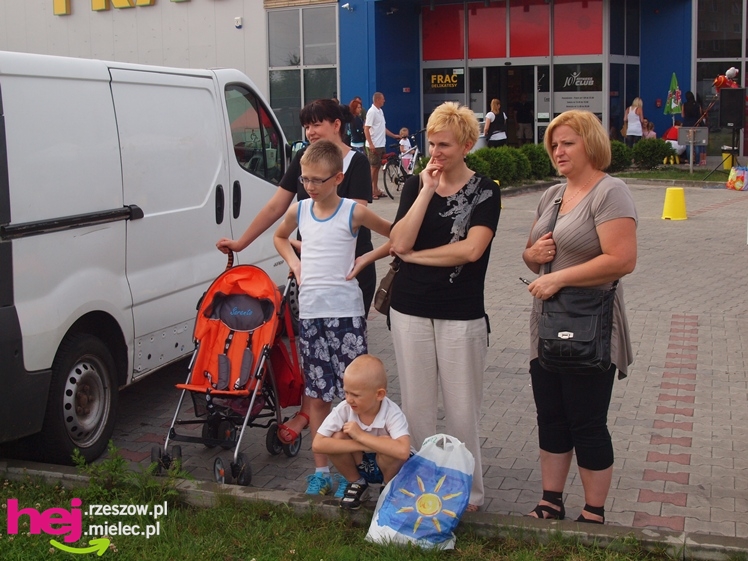 Przy Centrum Handlowym Smoczka witali lato i obchodzili Dzień Ojca [FOTO]