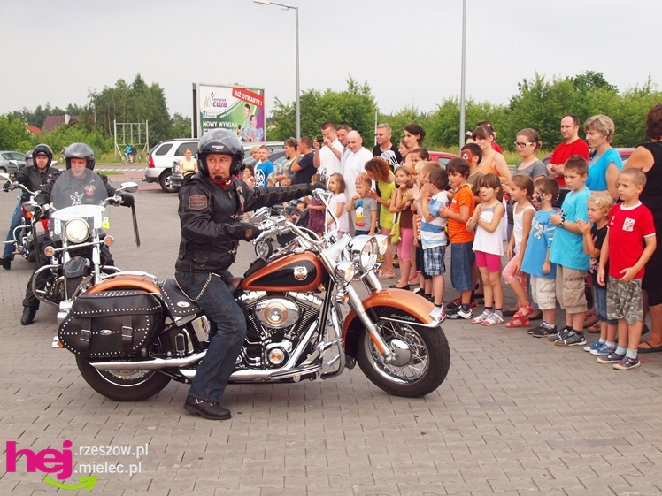 Przy Centrum Handlowym Smoczka witali lato i obchodzili Dzień Ojca [FOTO]
