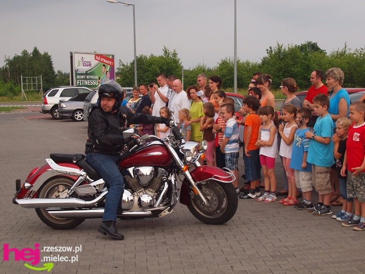 Przy Centrum Handlowym Smoczka witali lato i obchodzili Dzień Ojca [FOTO]