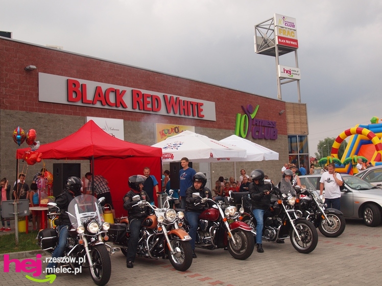 Przy Centrum Handlowym Smoczka witali lato i obchodzili Dzień Ojca [FOTO]