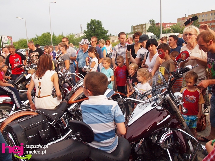 Przy Centrum Handlowym Smoczka witali lato i obchodzili Dzień Ojca [FOTO]