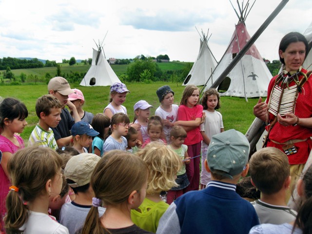 Uczniowie SP Wampierzów z wizytą u ?Indian? [FOTO]