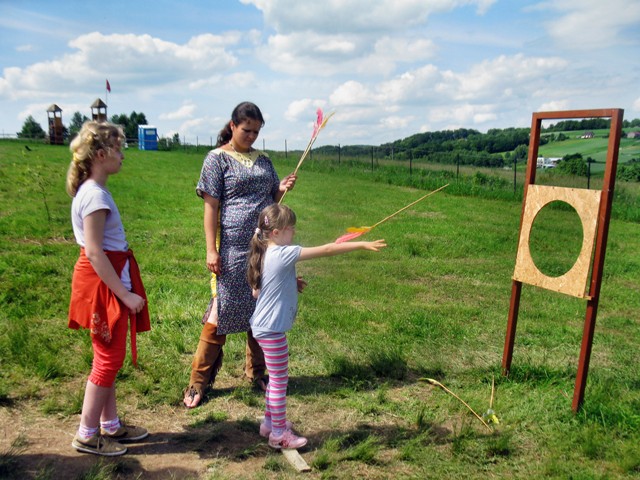 Uczniowie SP Wampierzów z wizytą u ?Indian? [FOTO]