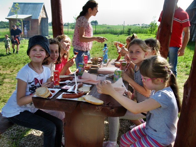 Uczniowie SP Wampierzów z wizytą u ?Indian? [FOTO]