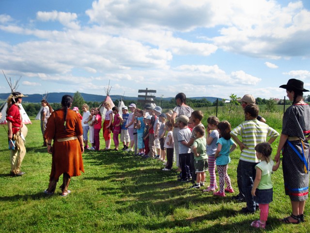 Uczniowie SP Wampierzów z wizytą u ?Indian? [FOTO]