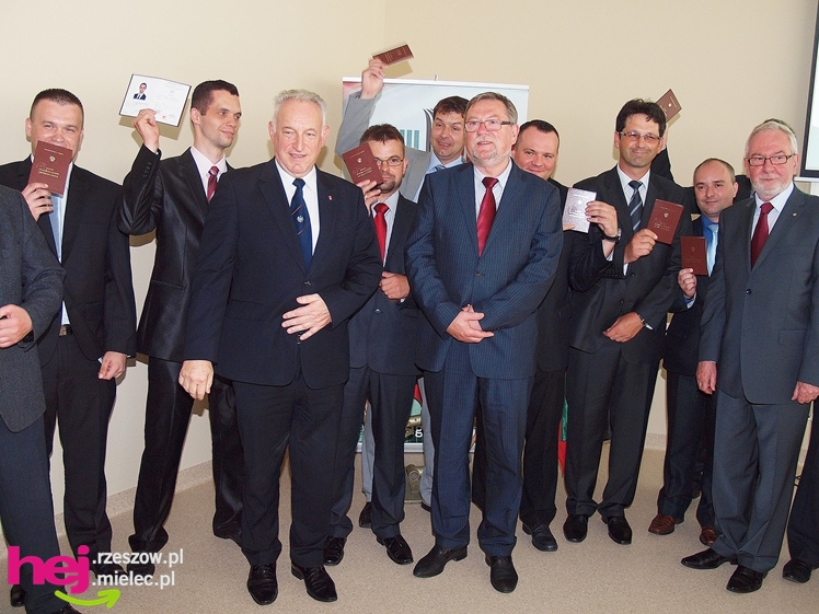 Pierwsi inżynierowie mechanicy wypromowani  w Zamiejscowym Ośrodku Dydaktycznym AGH w Mielcu