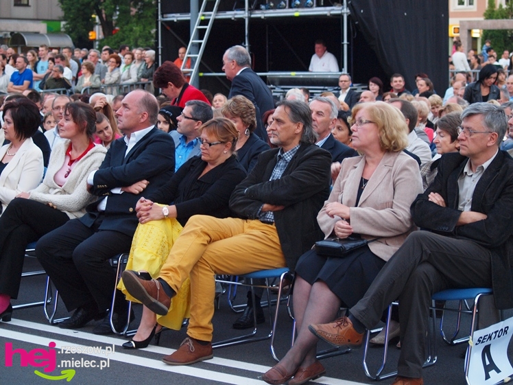 Czadowy początek Festiwalu. Szkoci zelektryzowali mielecką widownię - część 1 zdjęć