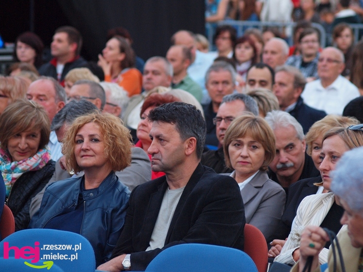 Czadowy początek Festiwalu. Szkoci zelektryzowali mielecką widownię - część 1 zdjęć