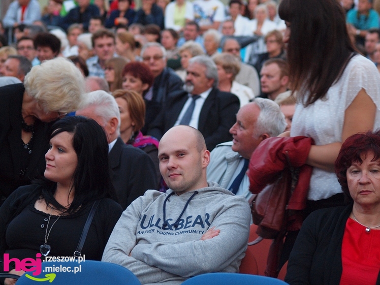 Czadowy początek Festiwalu. Szkoci zelektryzowali mielecką widownię - część 1 zdjęć
