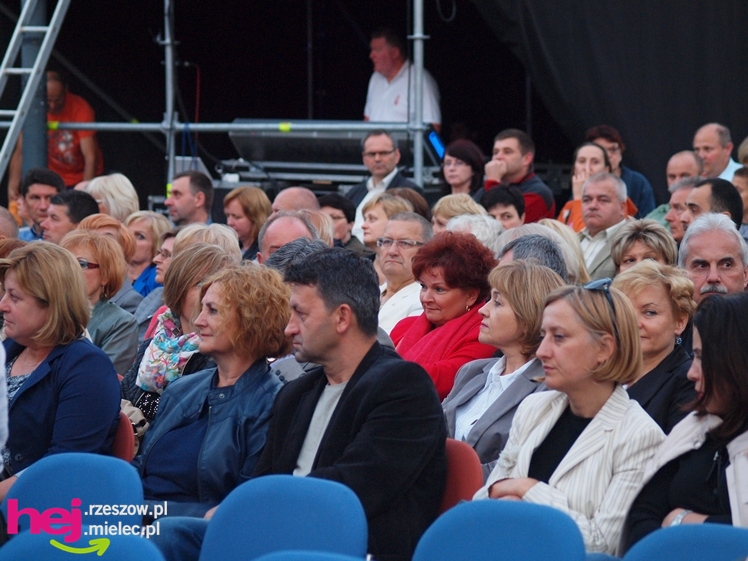Czadowy początek Festiwalu. Szkoci zelektryzowali mielecką widownię - część 1 zdjęć