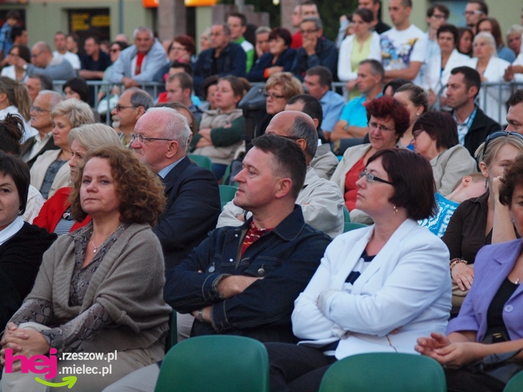Czadowy początek Festiwalu. Szkoci zelektryzowali mielecką widownię - część 1 zdjęć