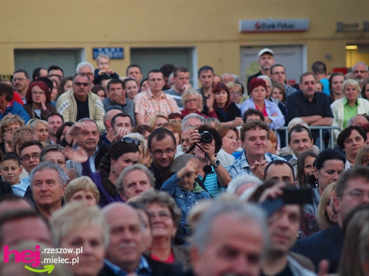 Czadowy początek Festiwalu. Szkoci zelektryzowali mielecką widownię - część 1 zdjęć