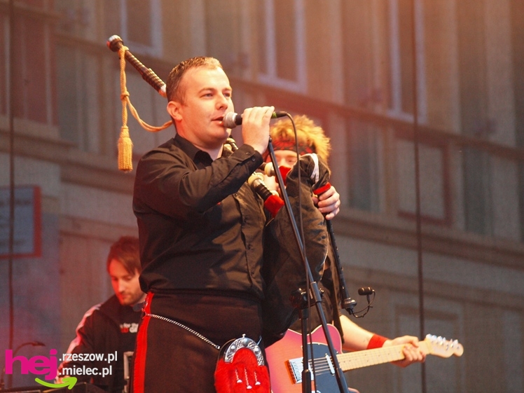Czadowy początek Festiwalu. Szkoci zelektryzowali mielecką widownię - część 1 zdjęć