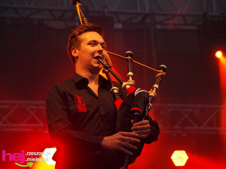 Czadowy początek Festiwalu. Szkoci zelektryzowali mielecką widownię - część 1 zdjęć