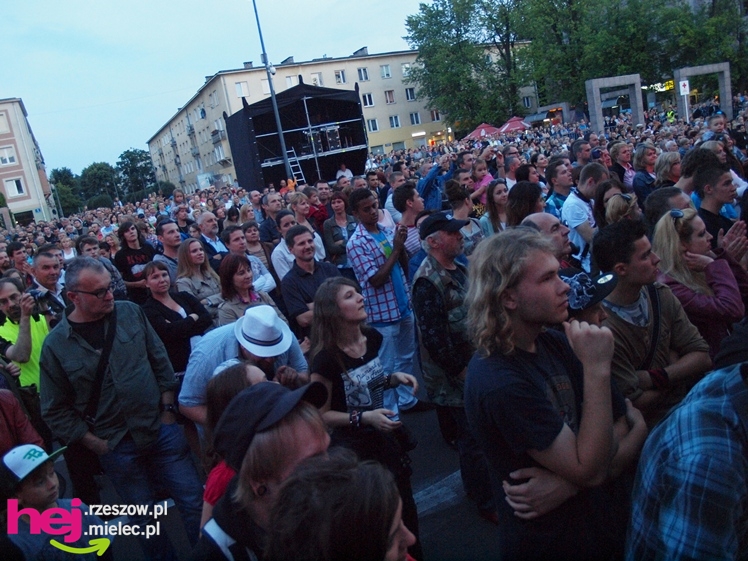 Czadowy początek Festiwalu. Szkoci zelektryzowali mielecką widownię - część 1 zdjęć