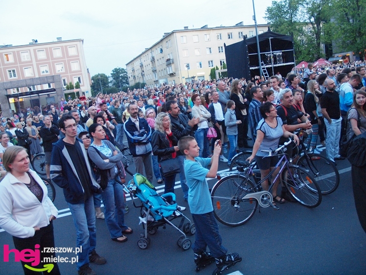 Czadowy początek Festiwalu. Szkoci zelektryzowali mielecką widownię - część 1 zdjęć