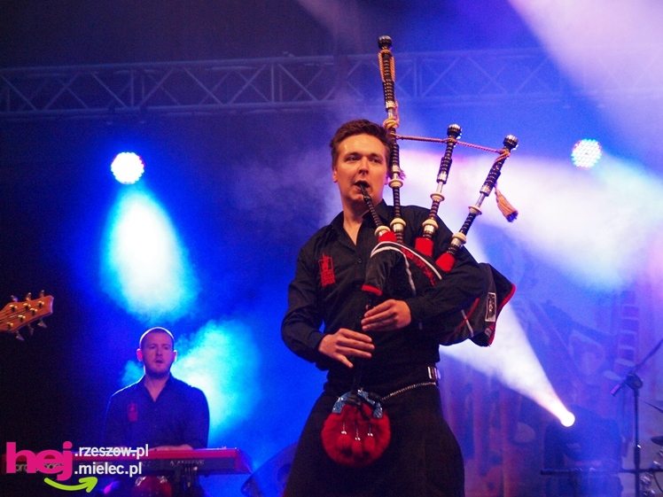 Czadowy początek Festiwalu. Szkoci zelektryzowali mielecką widownię - część 1 zdjęć