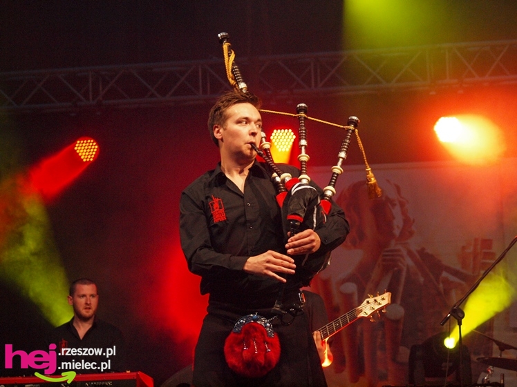 Czadowy początek Festiwalu. Szkoci zelektryzowali mielecką widownię - część 1 zdjęć
