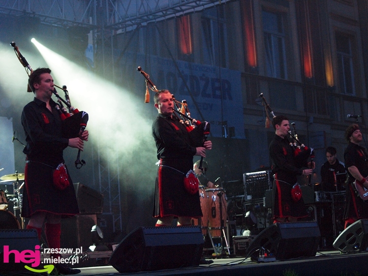 Czadowy początek Festiwalu. Szkoci zelektryzowali mielecką widownię - część 1 zdjęć