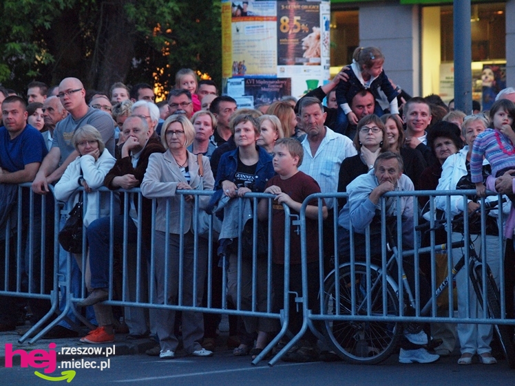 Czadowy początek Festiwalu. Szkoci zelektryzowali mielecką widownię - część 1 zdjęć