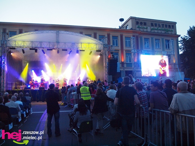 Czadowy początek Festiwalu. Szkoci zelektryzowali mielecką widownię - część 1 zdjęć