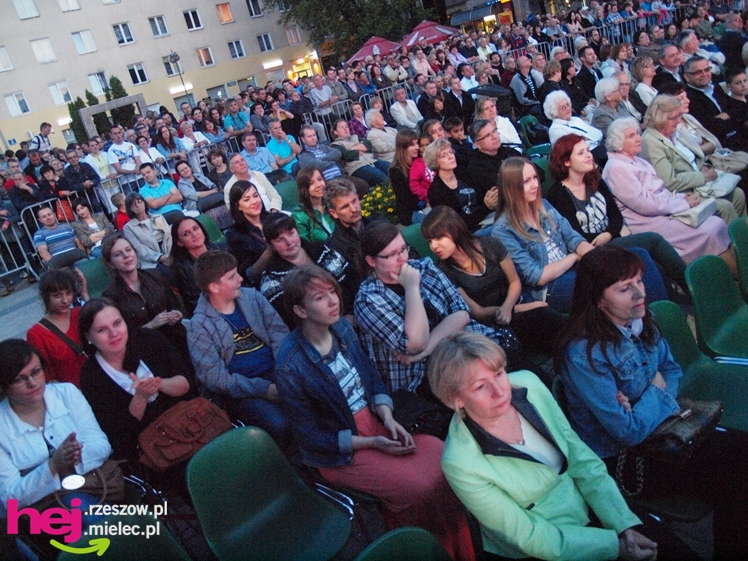 Czadowy początek Festiwalu. Szkoci zelektryzowali mielecką widownię - część 1 zdjęć