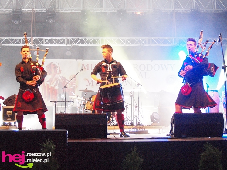 Czadowy początek Festiwalu. Szkoci zelektryzowali mielecką widownię - część 1 zdjęć
