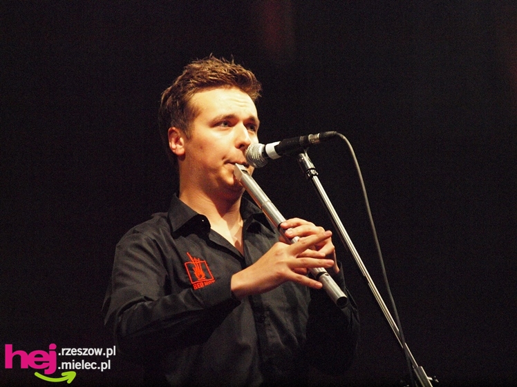 Czadowy początek Festiwalu. Szkoci zelektryzowali mielecką widownię - część 1 zdjęć