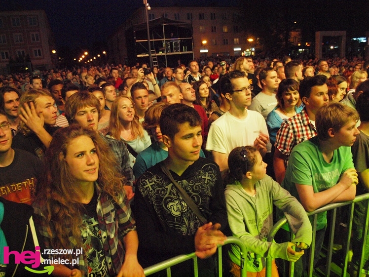 Czadowy początek Festiwalu. Szkoci zelektryzowali mielecką widownię - część 2 zdjęć