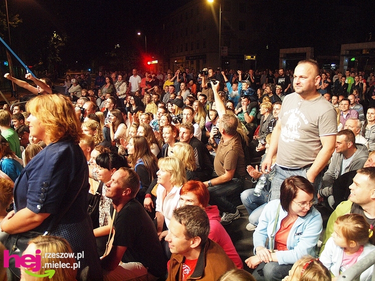 Czadowy początek Festiwalu. Szkoci zelektryzowali mielecką widownię - część 2 zdjęć