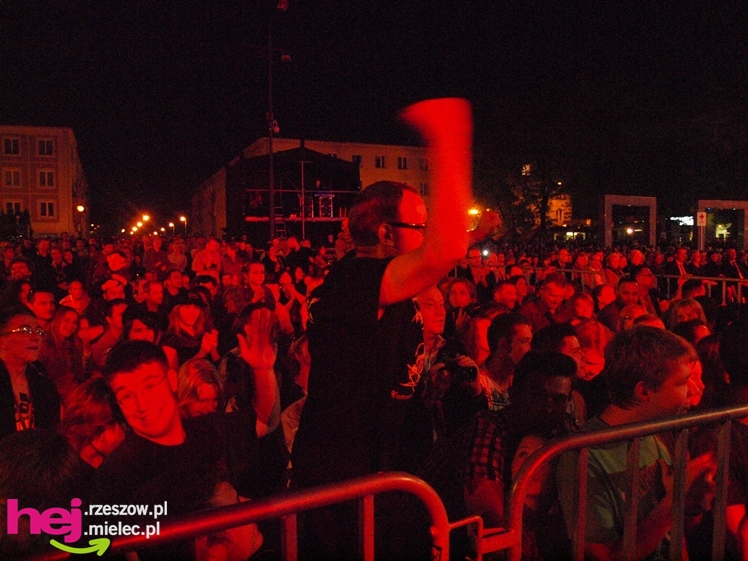 Czadowy początek Festiwalu. Szkoci zelektryzowali mielecką widownię - część 2 zdjęć